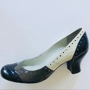 Stunning Vintage Navy Grey and Cream Spectator Wingtip Pumps - 7.5M